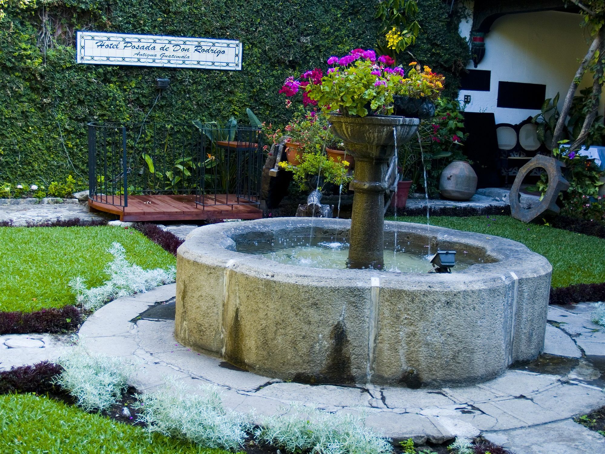 Hotel Posada De Don Rodrigo Антигуа-Гватемала Экстерьер фото